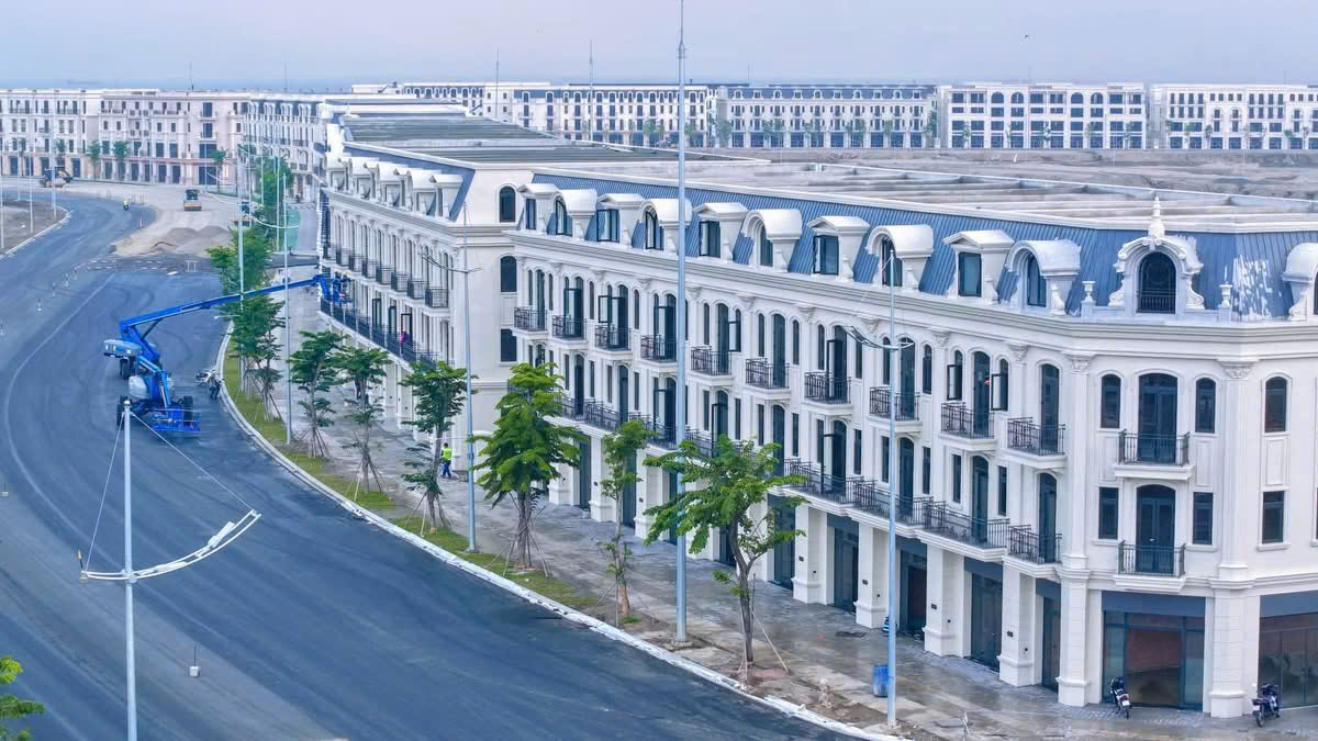 Vịnh Tiên bàn giao 1000 căn nhà phố
